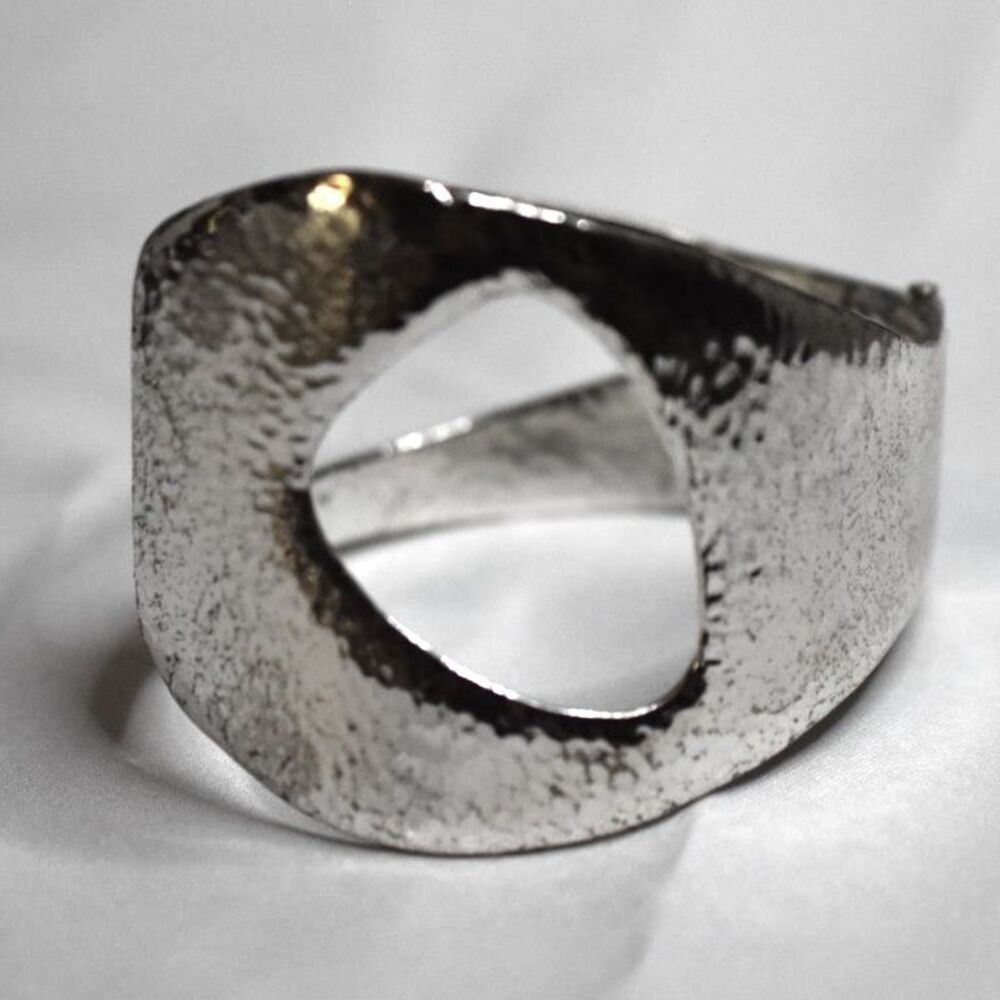 Geometric Silver Tone Metal 5" Hinged Unisex Bracelet
